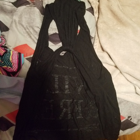 Clothes - Picture 3 of 8